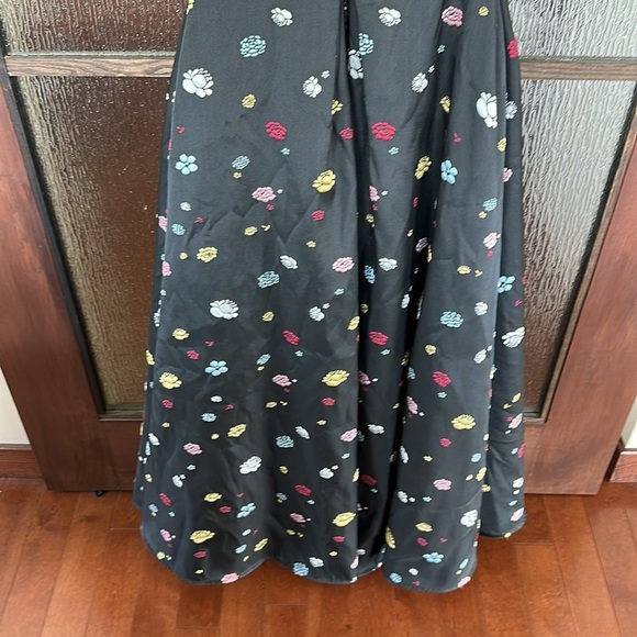 MONIQUE LHUILLIER
Floral A Line Ball Gown size 8 - Picture 10 of 11